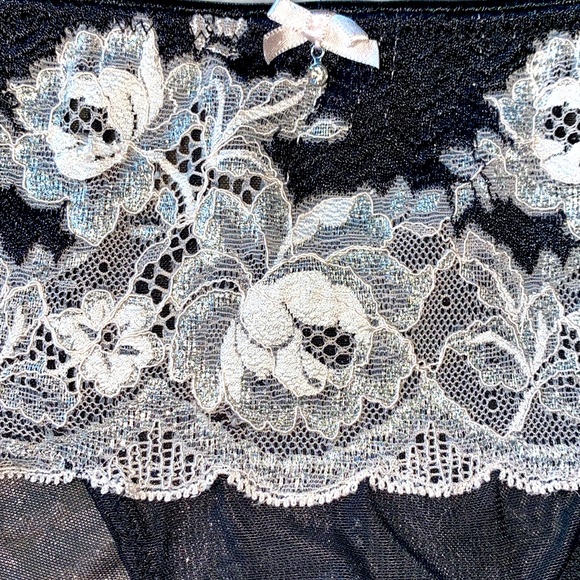 VS Very Sexy Seduction Thong Panty Lace Small - Picture 3 of 8